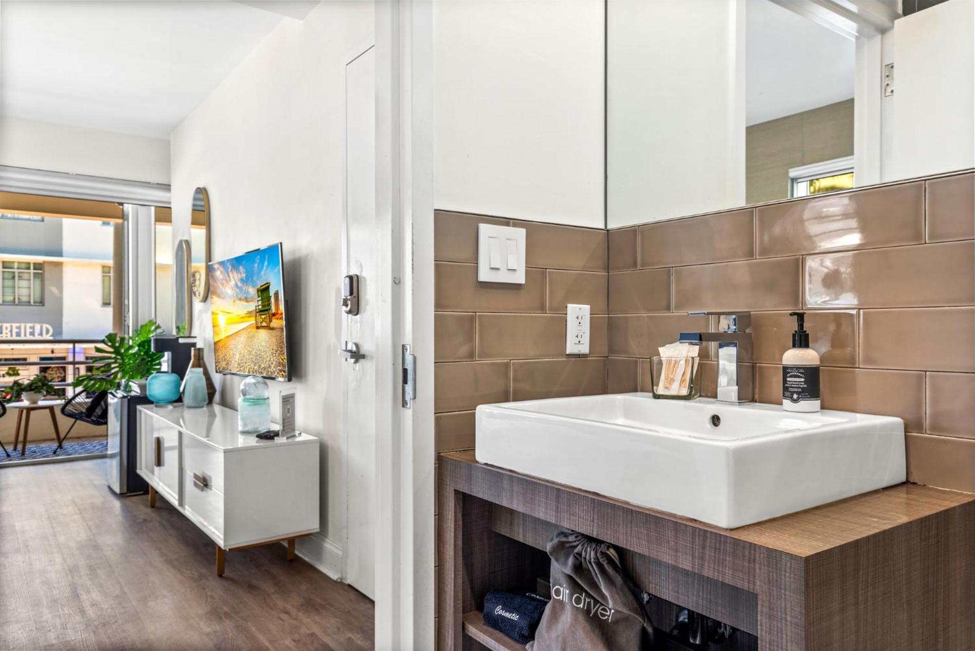 Luxuri Suites Μαϊάμι Μπιτς Εξωτερικό φωτογραφία
